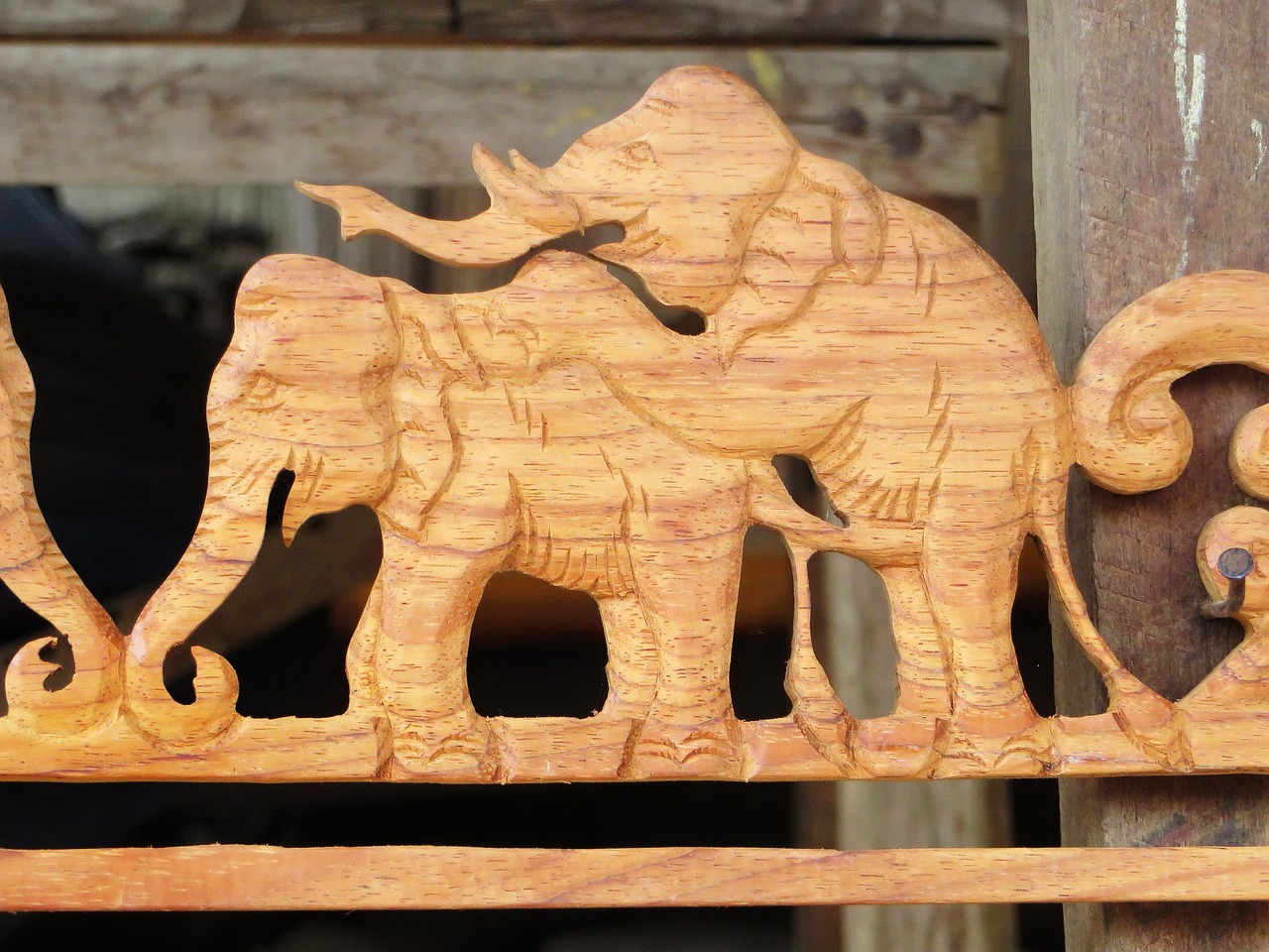 Creating Unique Wooden Carvings: Techniques and Tips